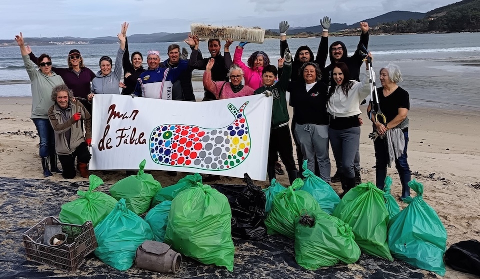 Limpeza praia dos MUinos con Mar de Fabula
