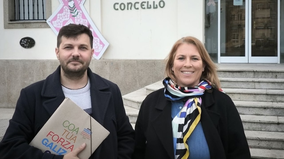 BNG Camarinas Xurxo Rodríguez, e da responsábel local do BNG, Ana Pasantes