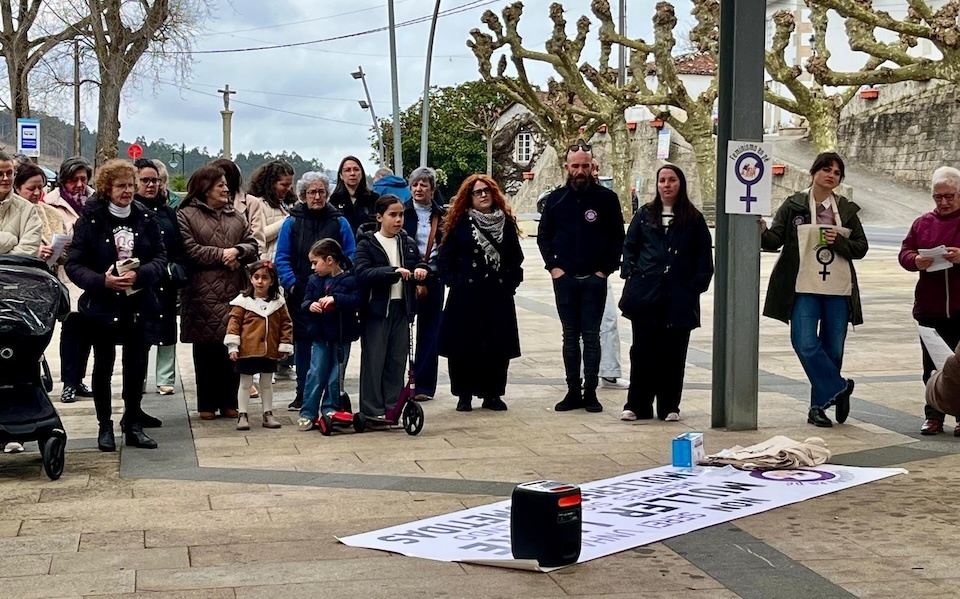 8M feminismo en Pe en Ponteceso