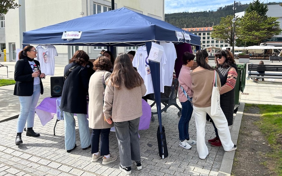 Mulleres de Buserana polo 8M en Cee