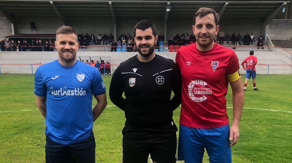 Lucas e Pejo na Grixa co arbitro Manuel Rojo-Foto-Parker
