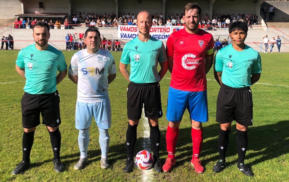 Juan e Pejo co trio arbitral na Grixa na Copada Costa-foto-Parker