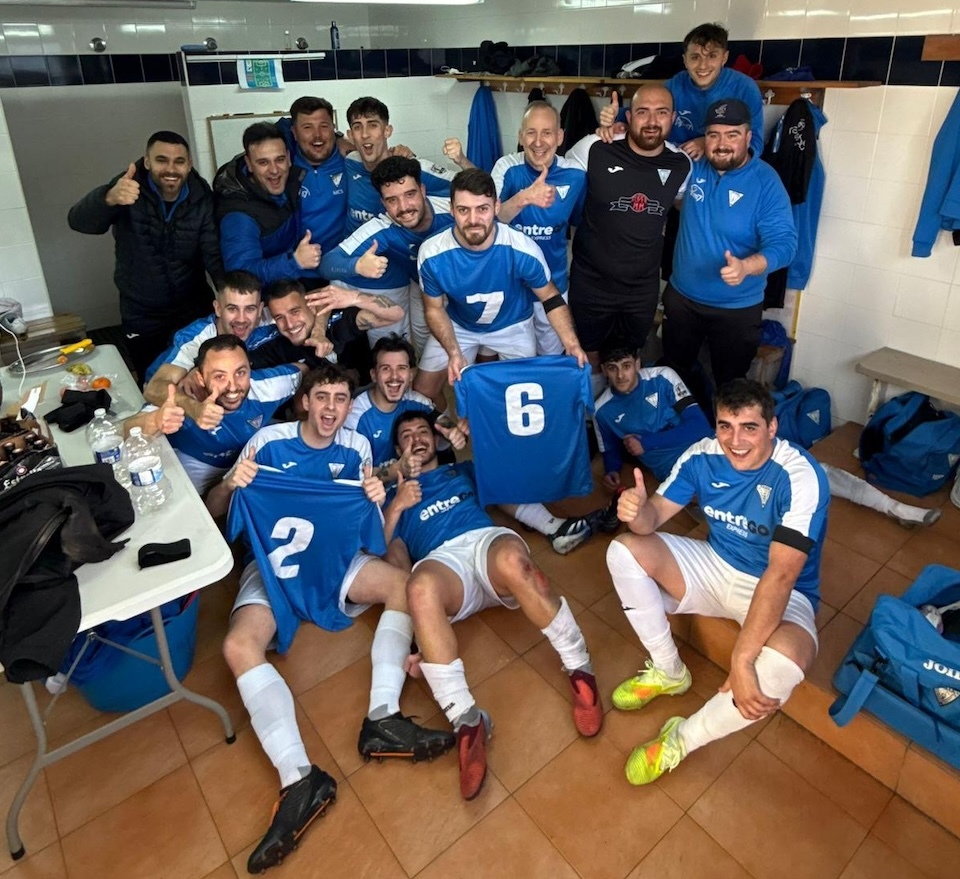 Sporting Seaia celebrando a vitoria no derbi