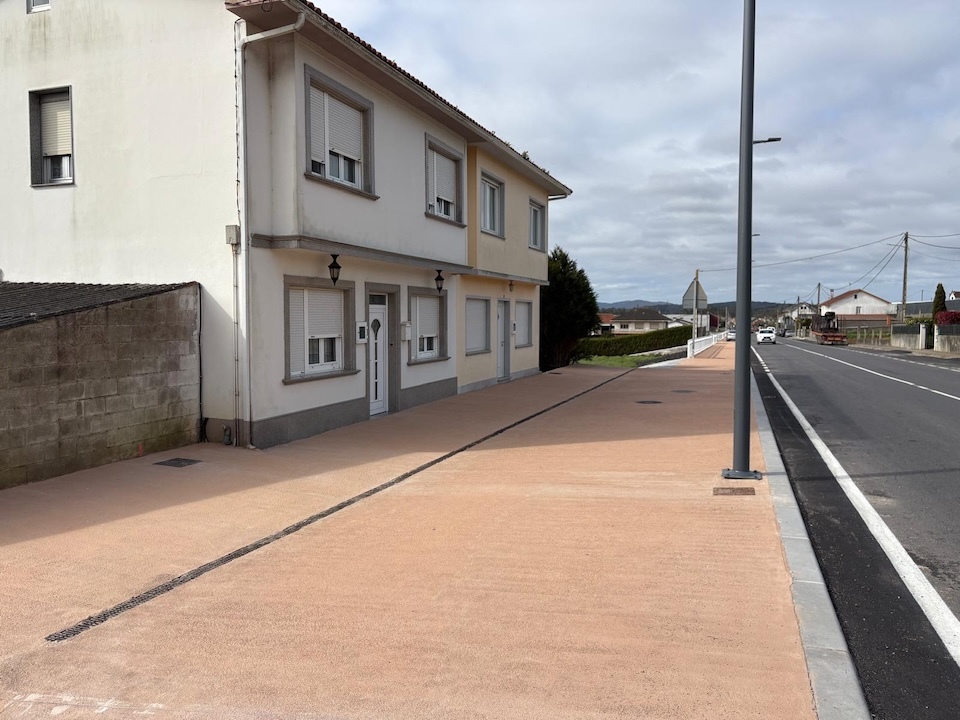 FOTO 3 PONTECESO - Ponteceso remata a obra de construción dunha senda peonil no núcleo de Pazos