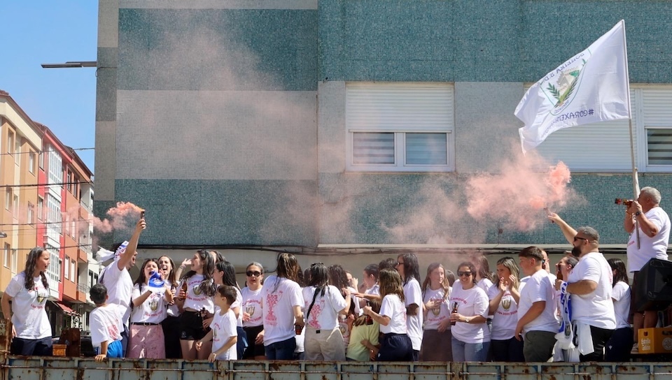 O SOneira SD celebrando o titulo da LigadaCOsta FEM por Vimianzo