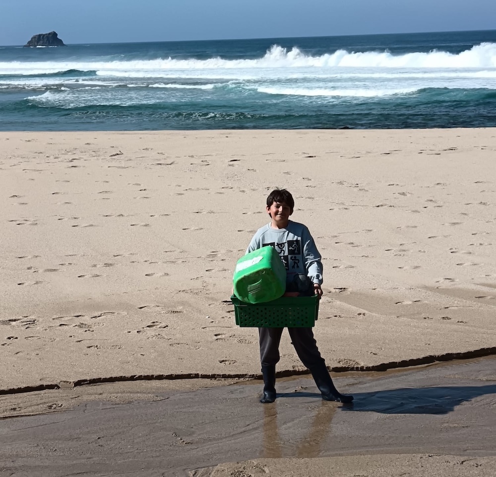 Limpando as praias de Fisterra