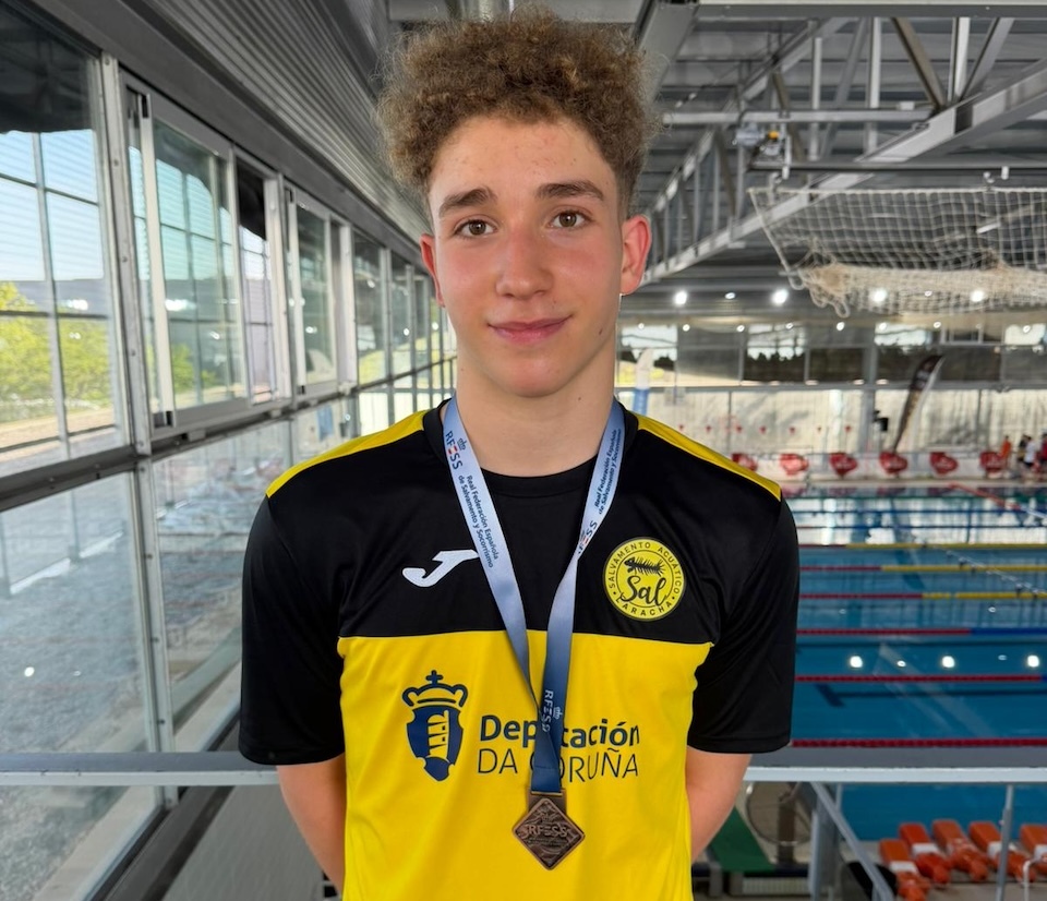 Pedro Caamaño do CLUB SAL coa medalla do Campionato de espana