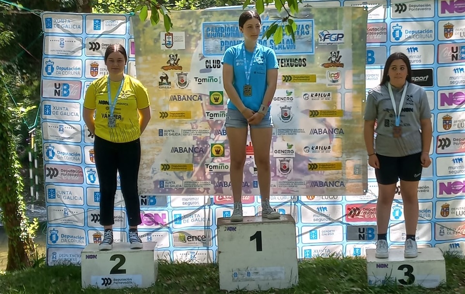 Clara Mancebo Landeira do CDM Piraguismo Dumbria no Podium k1infFem