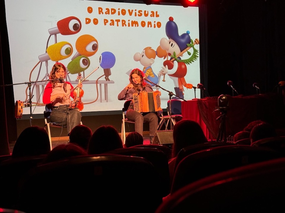 Ponte nas Ondas en Muros con caamano e Ameixeiras