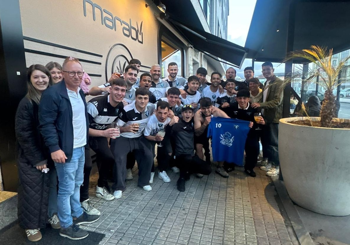 SD OZa celebrando o titulo en Carballo