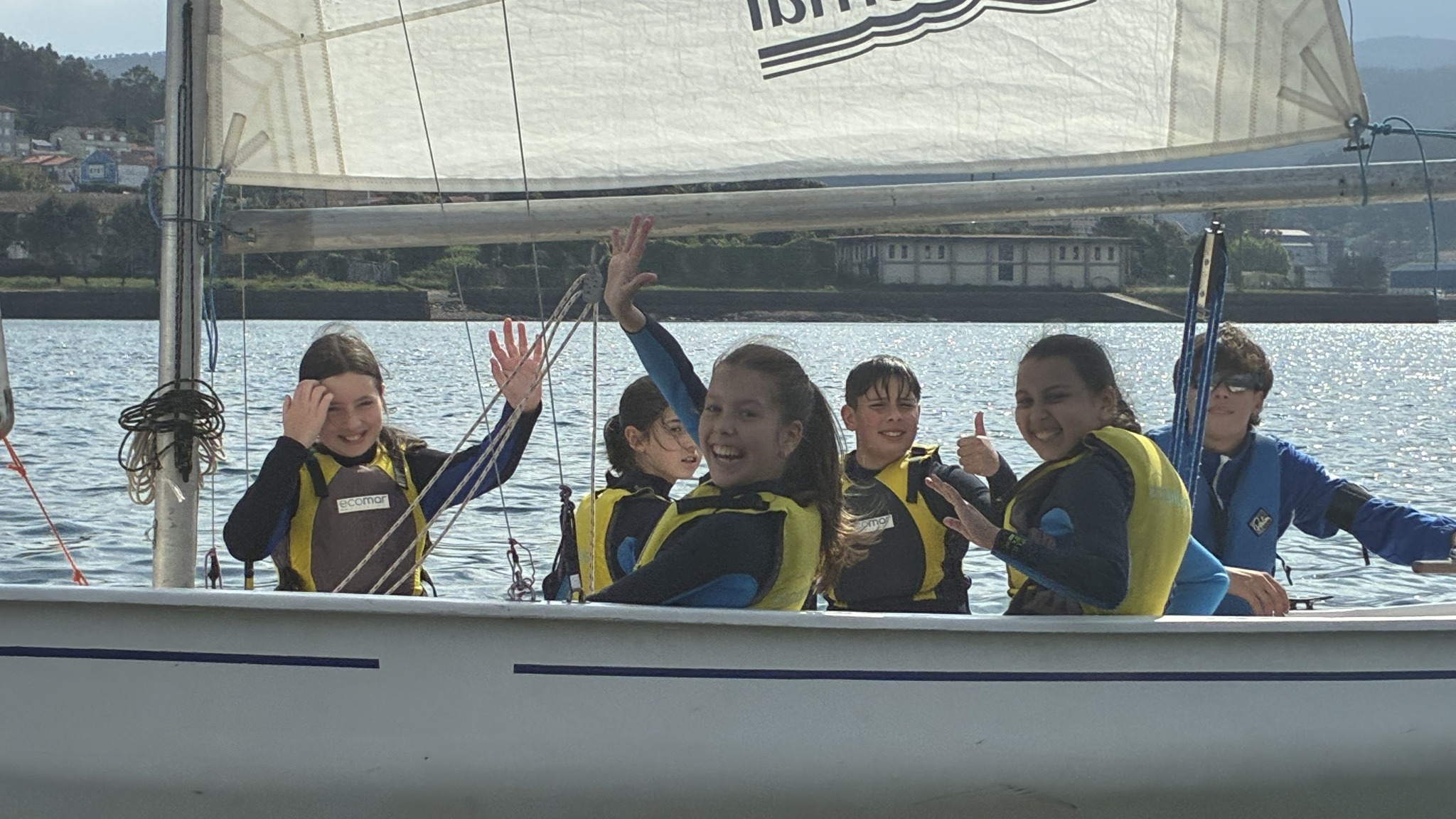 CEIP Vila de Cee Xogando a vela con Cataventos