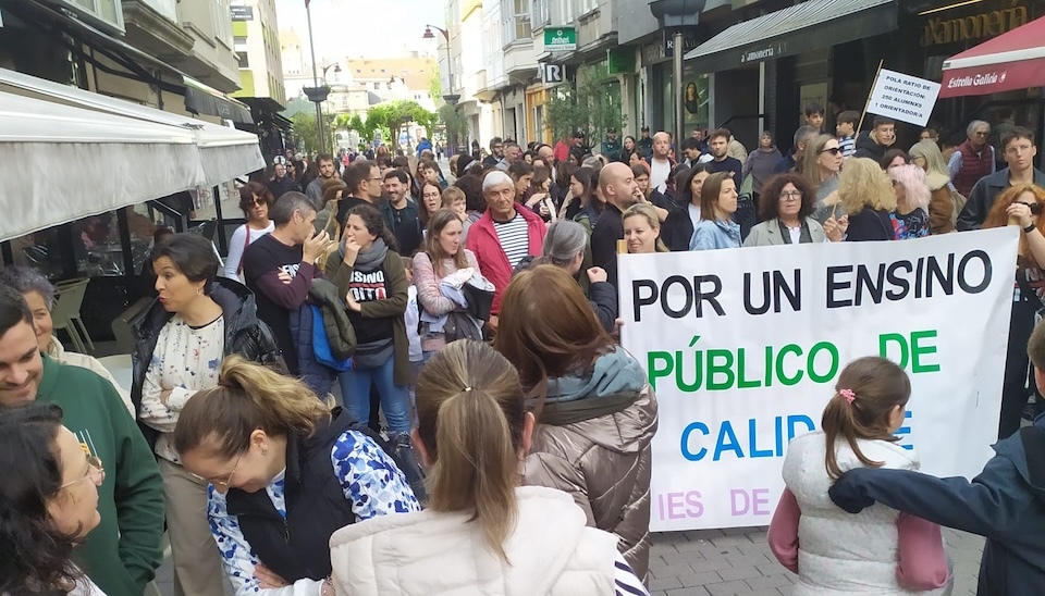 Manifestacion 6M polo ensino publico de calidade en Carballo 1