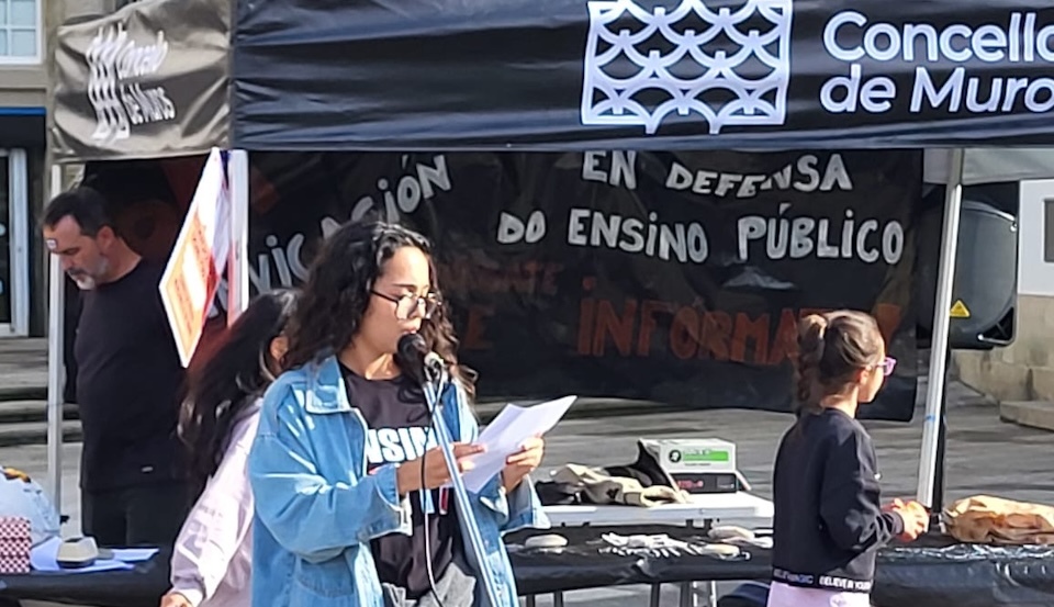 Manifestacion 6M polo ensino publico de calidade en Muros