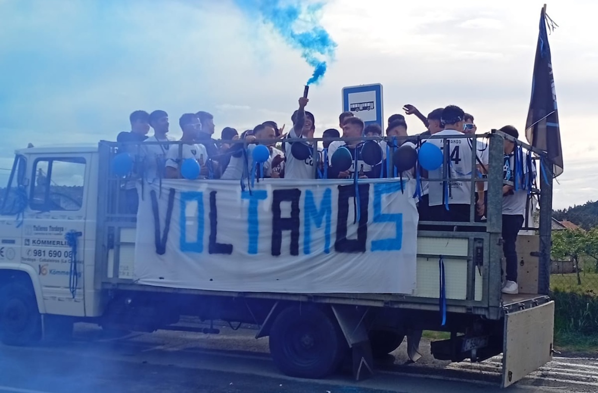 SD Oza celebrando o titulo de campion da Terceira