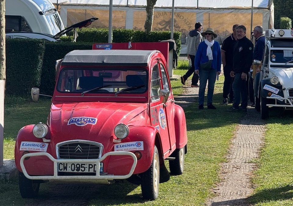 Citroen 2 Cabalos no Camping As Nevedas 2