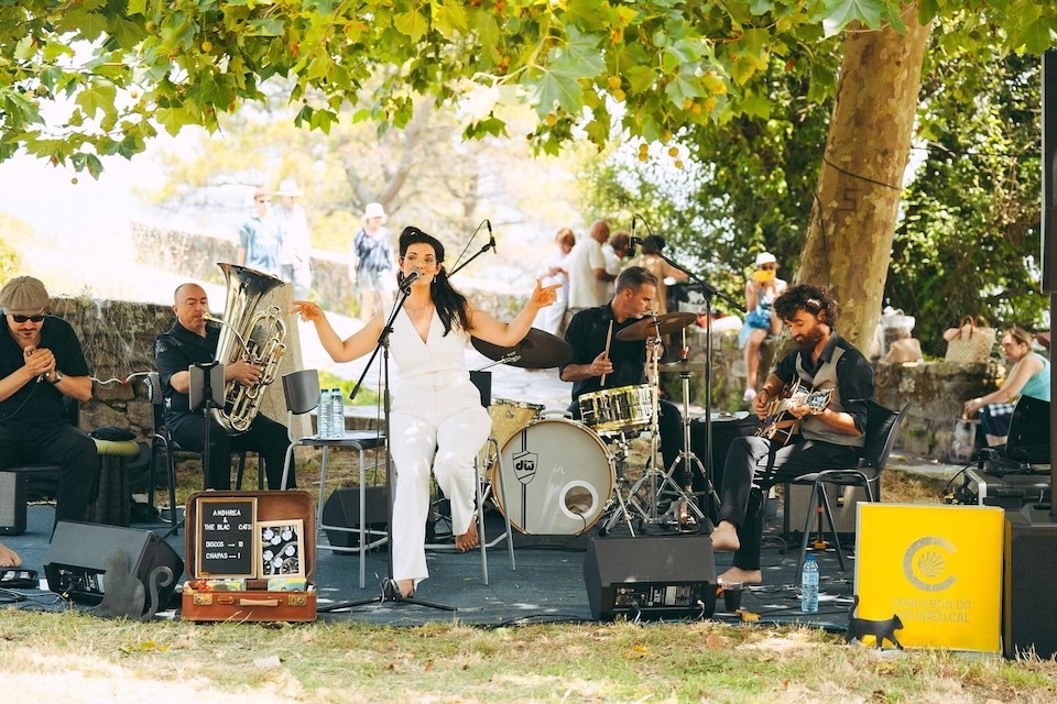 Un dos concertos na rua do ano pasado no Fisterra Experience-Foto-pacrispa