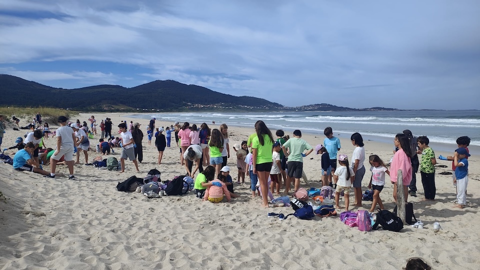 Limpeza praia e Carnota das crianzas