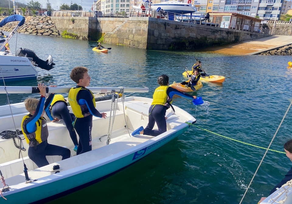 Vela e kaiak no O Mar a Vela en Muxia