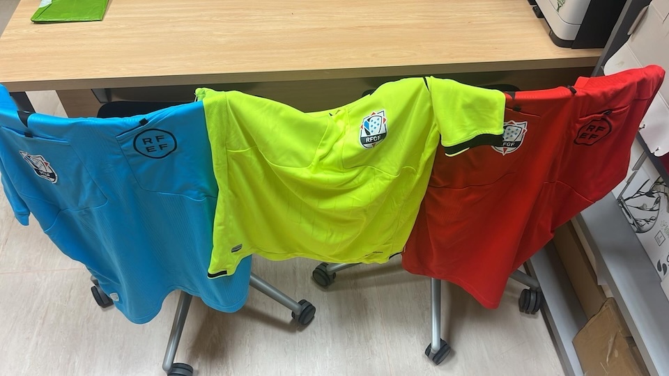 Camisetas arbitros da Costa