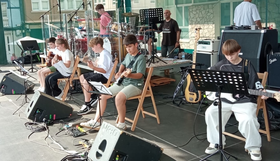 Festival da Escola de Musica da Rua de Carballo banda