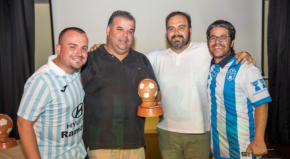 Champi Muros con Equipo QPC Oscar leis Alberto Pose e Ubaldo Cerqueiro na Gala do Futbol da Costa de Corcubion