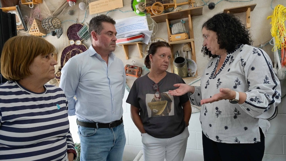 Redeiras Illa da Estrela-Rosa Rodriguez e Maria Jesus con Belen do Campo e Mato