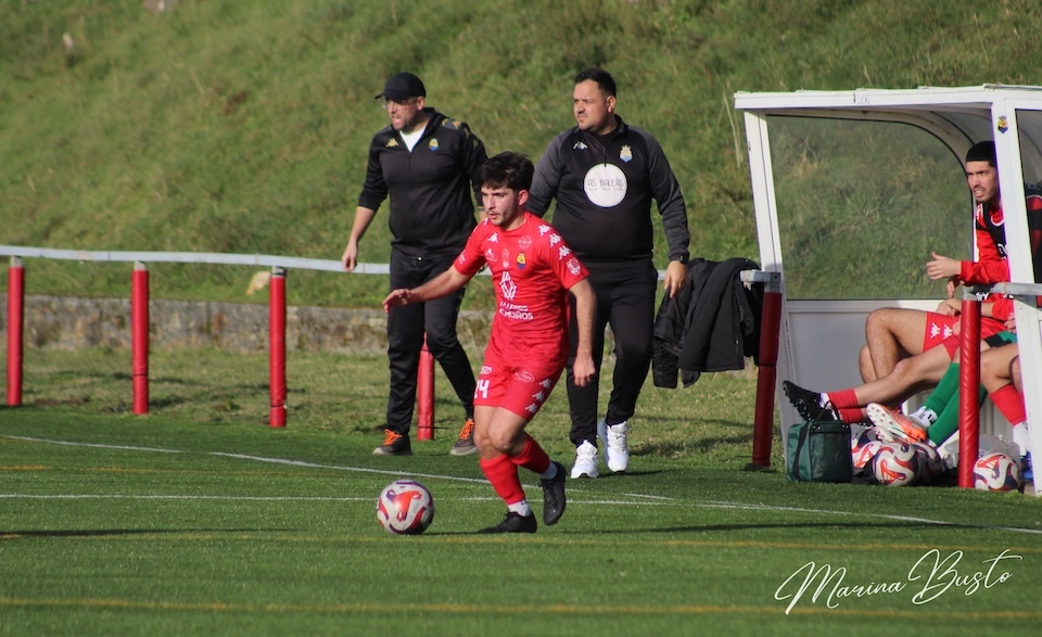 Sergio Pataca e Felipe Vilela nun partdo en Arliña-Foto-Marina Busto