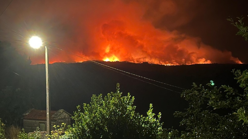 Incendio de Nande dende Traba