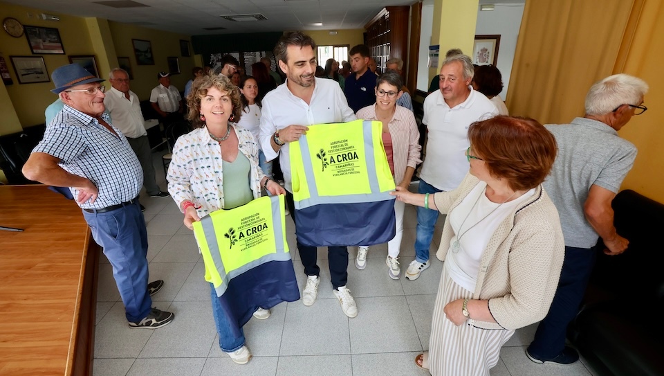 Diego Calvo co chaleco da Croa de Camarinas