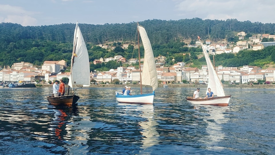 embarcacions tradicionais no Muros Mira ao Mar