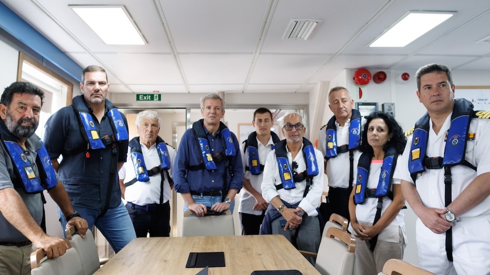 O titular do Goberno galego, Alfonso Rueda, acompañado do conselleiro de Cultura, Lingua e Xuventude, José López Campos, visita a intervención arqueolóxica subacuática do pecio de Punta Restelos, o posible galeón Santa María La Anunciada, afundido en 1596. Pecio Punta Restelos (Cee), 23/07/26.