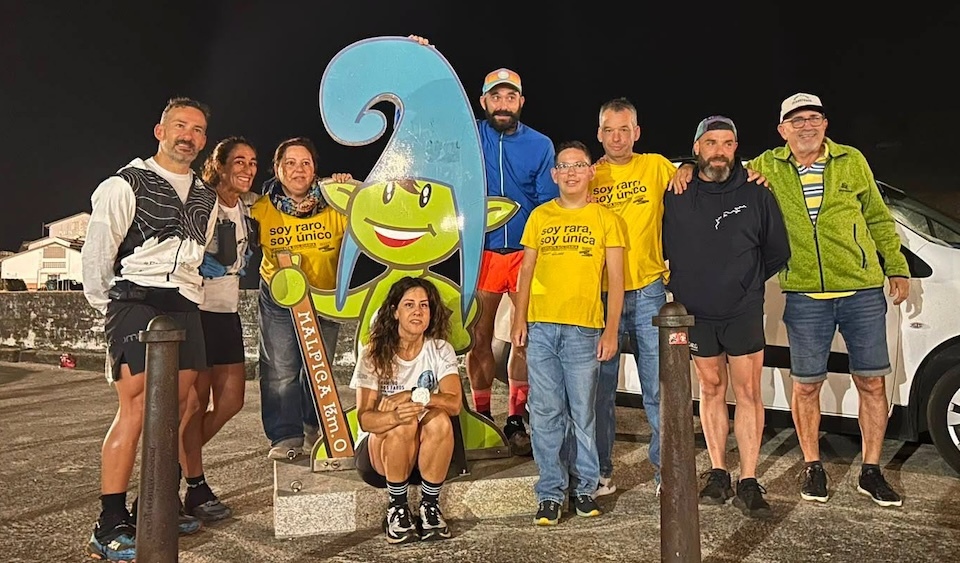 Iago Dosil e Dani Rodriguez na saida do Ultratrail camino dos Faros en Malpica