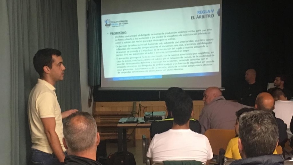 Bruno Mendez dando unha charla da RFGF
