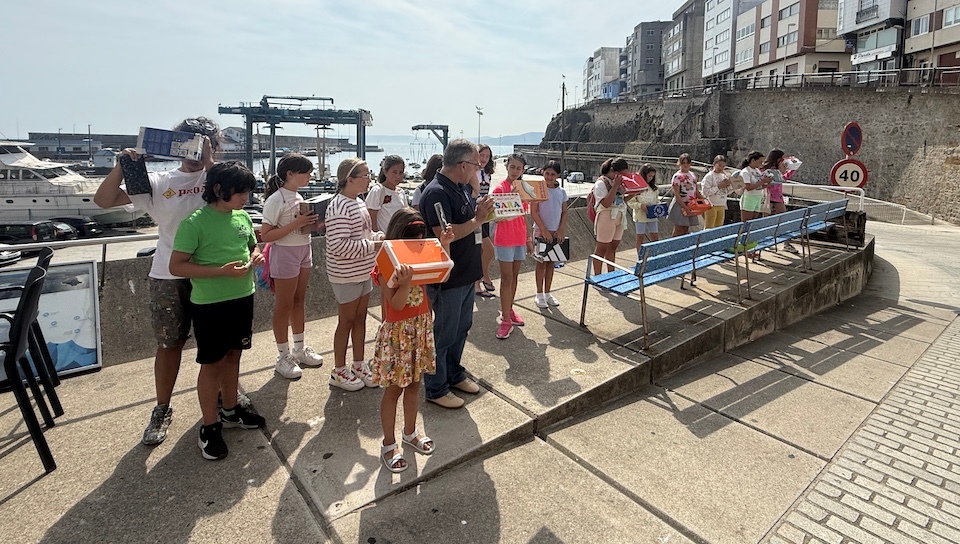 Taller para nenos sob a eclipse en Malpica